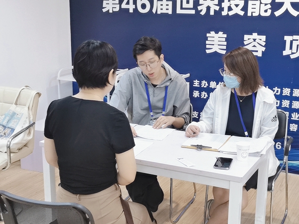 2020江苏省社会化高级技师统一鉴定在我校举行