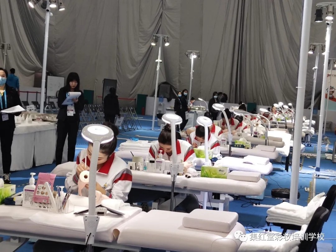 江苏省选手王若情在第一届全国技能大赛上表现优异，顺利晋级国家集训队