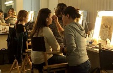 集红堂彩妆与美国Cinema Makeup School达成合作协议