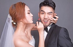 在婚礼中的妆容婚纱协调关键在于自然
