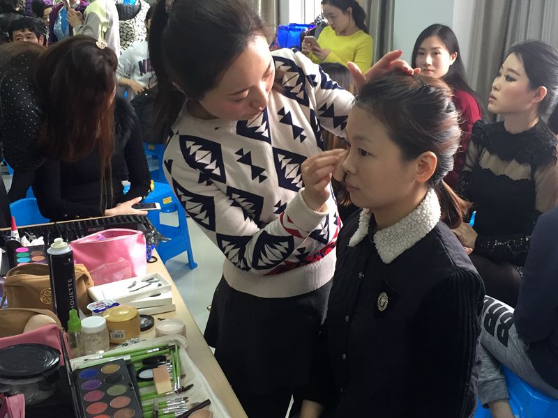 集红堂彩妆为市级机关印度舞造型