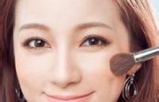 圆脸妹妹的3大化妆技巧1秒变小脸