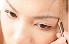 屌丝妹纸十分钟变女神的9个化妆步骤