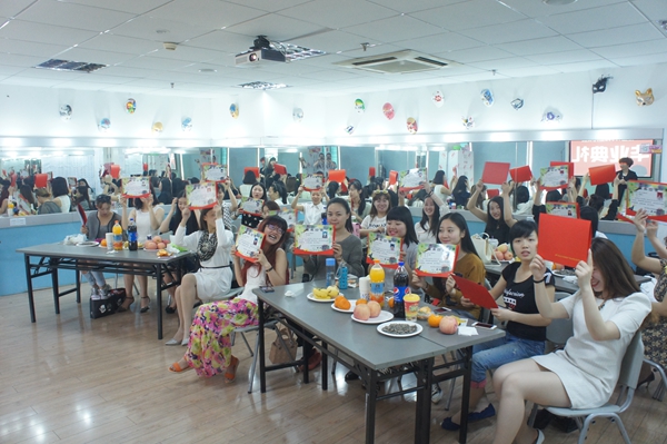 劳动缔造中国梦 集红堂彩妆毕业生走向工作岗位