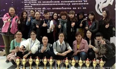 第十七届江苏省化妆美甲大赛上获6金9银的好成绩