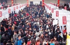 还在人才市场苦苦的投递简历吗？加入集红堂彩妆影视特效化妆师、做快乐的电影人。