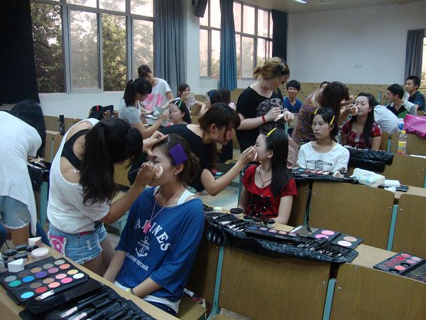 6月10日南京财经大学科工院晚会化妆