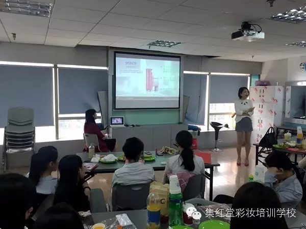 2016首期化妆班毕业典礼及校园招聘会