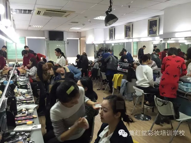 2016首期化妆班毕业典礼及校园招聘会