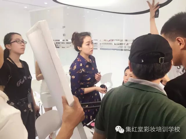 电影我的车模女神南京正式开拍，集红堂彩妆鼎力赞助