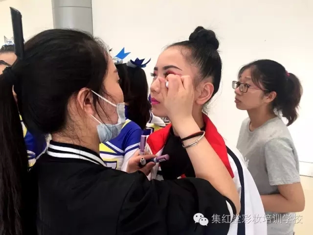 全国啦啦操锦标赛化妆纪实