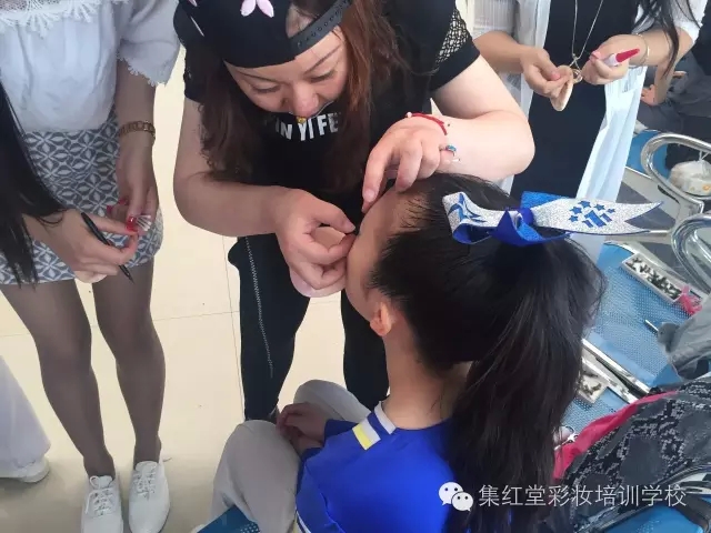 全国啦啦操锦标赛化妆纪实