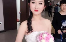 有黑眼袋怎么化妆