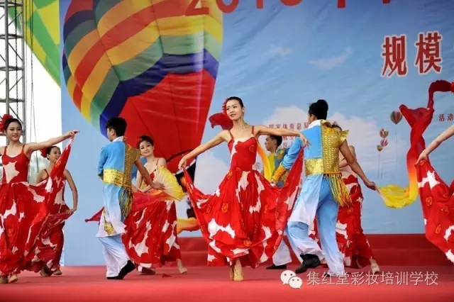 集红堂彩妆助力-吉尼斯世界记录规模最大的空中婚礼