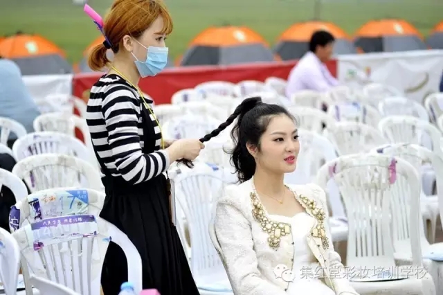 集红堂彩妆助力-吉尼斯世界记录规模最大的空中婚礼