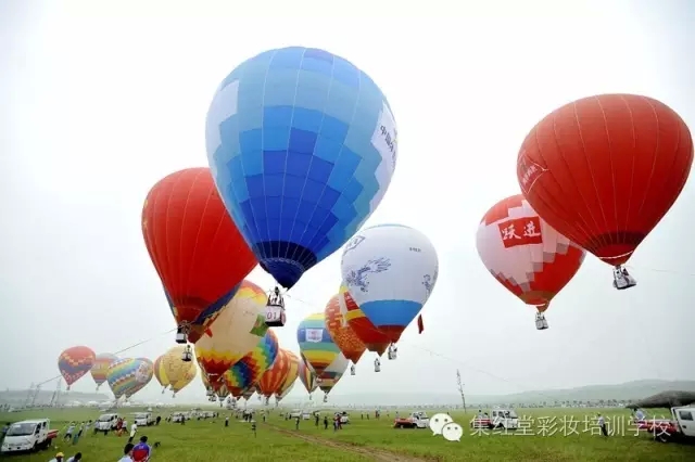 集红堂彩妆助力-吉尼斯世界记录规模最大的空中婚礼