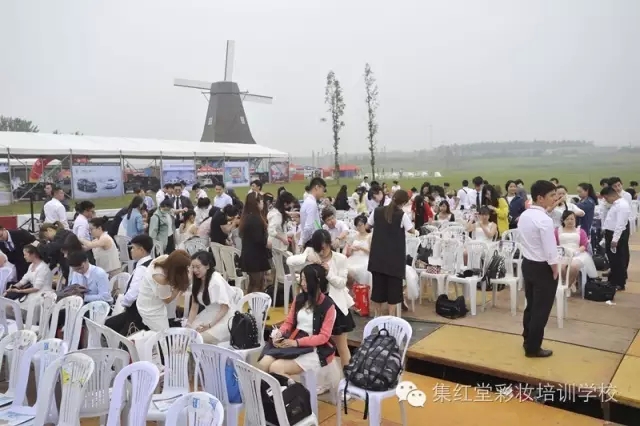 集红堂彩妆助力-吉尼斯世界记录规模最大的空中婚礼