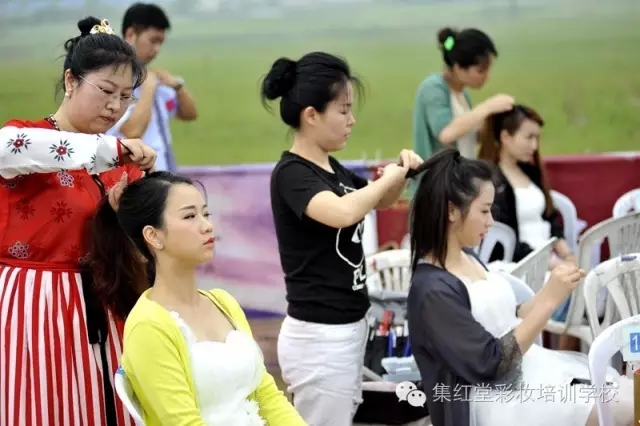集红堂彩妆助力-吉尼斯世界记录规模最大的空中婚礼