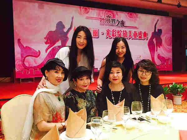 姚姝校长获美业杰出贡献奖