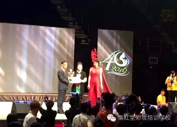 第四十届亚洲化妆大赛集红堂选手为中国队再添一枚奖牌