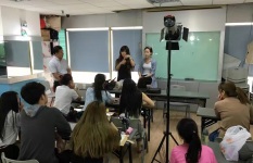集红堂特邀韩国朴老师来校上课