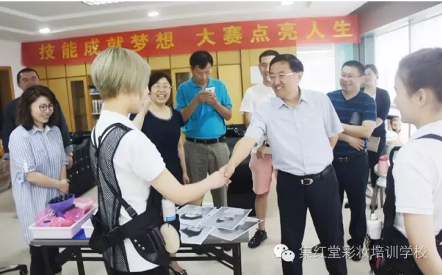 江苏省人力资源和社会保障厅朱从明厅长一行视察我校并看望世赛集训选手