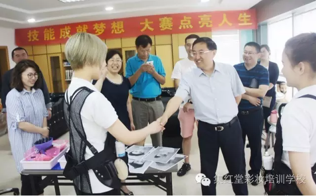 江苏省高级化妆师职业资格证书10月在我校开考