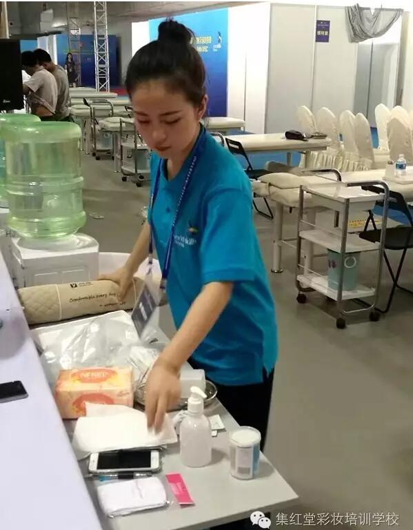 江苏选手夏雨欣 黄玉茹。周星琪三人入选第44届世界技能大赛中国国家队