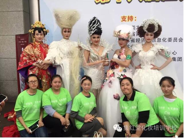 集红堂彩妆在第18届江苏省化妆美甲大赛获得7金10银的好成绩。同时获得团体金牌