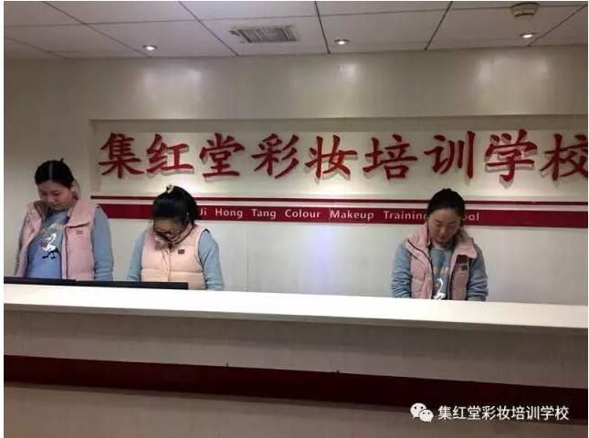 国家公祭日集红堂彩妆全体师生举行悼念活动
