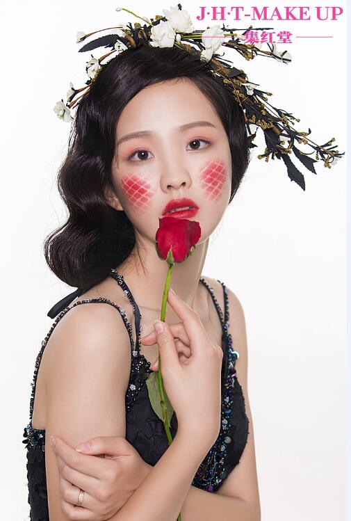 玫瑰新娘妆面