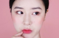 如何去挑选一所优秀的专业化妆培训学校？