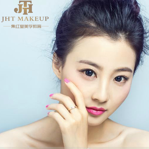 如何才能更好的学习化妆呢？一般都到哪里学化妆的呢？