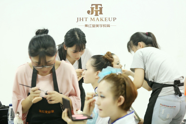 集红堂彩妆助力江苏电信文艺晚会