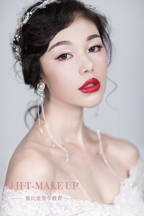唇色嫣然魅惑女神造型