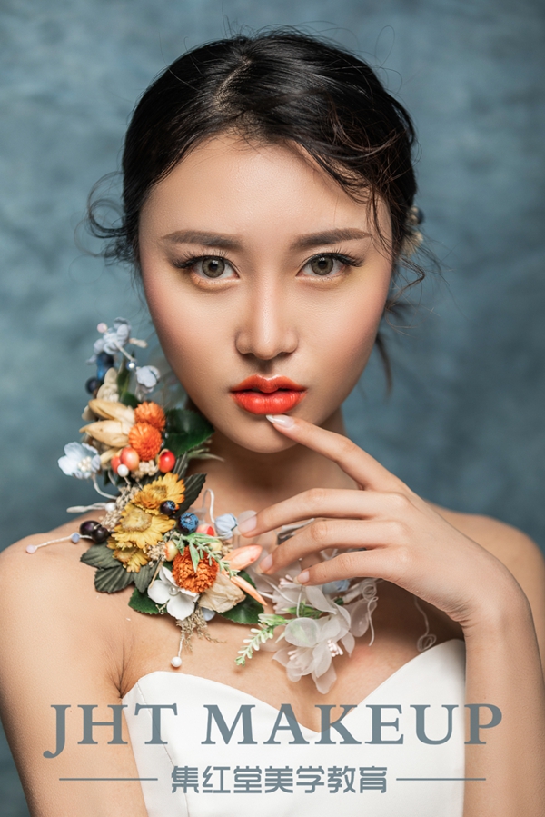 集红堂彩妆造型欣赏-优雅封面女郎造型