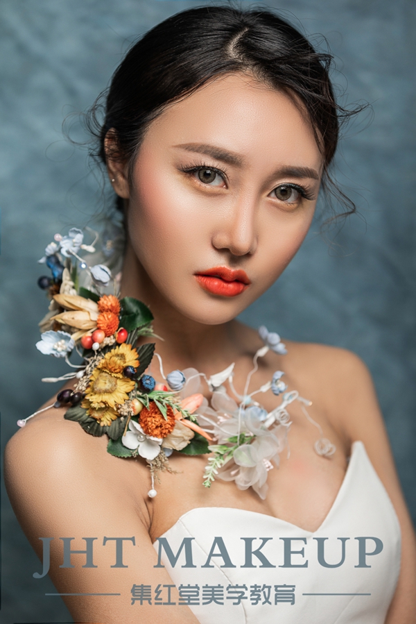 集红堂彩妆造型欣赏-优雅封面女郎造型