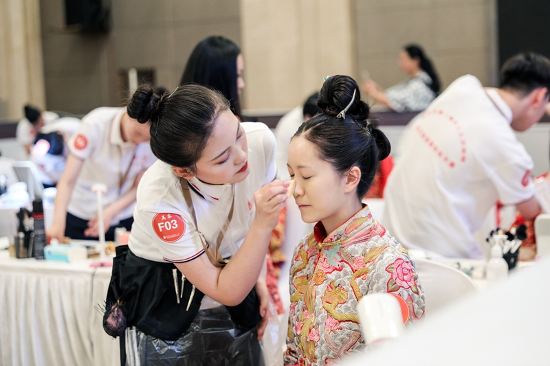 我校承办第二届南京市乡土人才传统技艺技能大赛美容美妆比赛
