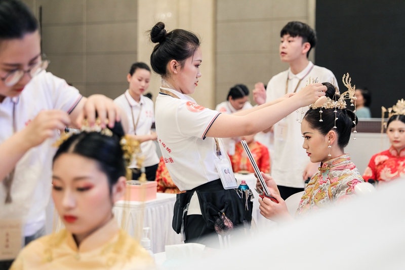 我校承办第二届南京市乡土人才传统技艺技能大赛美容美妆比赛