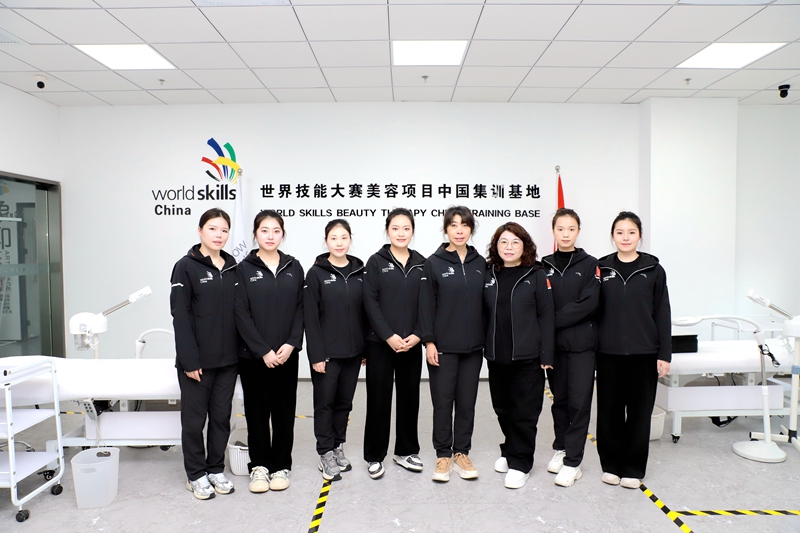 第47届世界技能大赛美容项目中国队在我校集训圆满收官