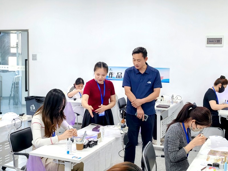 第八届江苏省技能状元大赛手工穿戴甲赛项省行业选拔赛在我校圆满结束