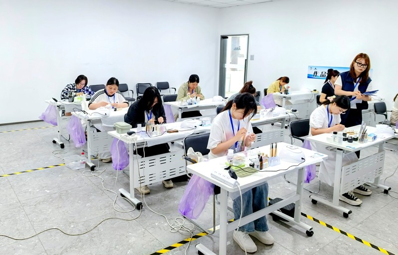 第八届江苏省技能状元大赛手工穿戴甲赛项省行业选拔赛在我校圆满结束